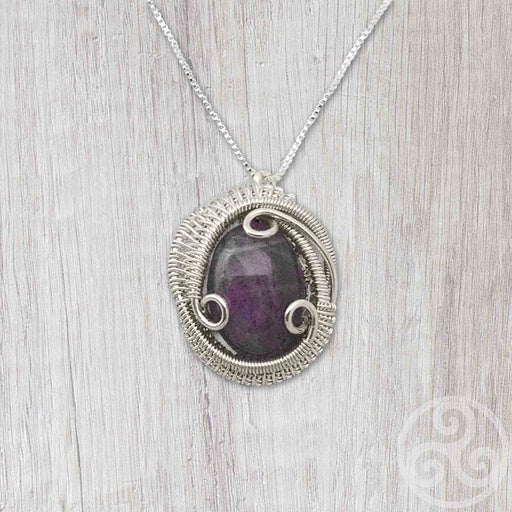 purple labradorite pendant